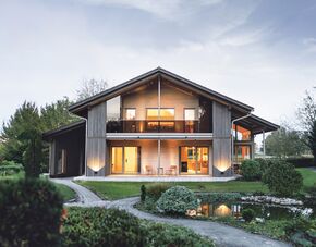 /assets/images/8/musterhaus-holzhaus-design-modern-starnberg-aussen-9n8v7vrzxjheyed.jpg