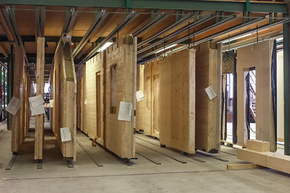 Aufbau der neuen innovativen Rahmenbau-Fertigung