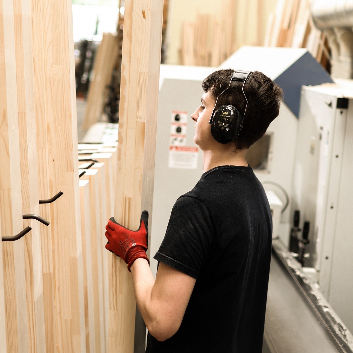 /files/dateien/Allgemeine%20Bilder/Karriere/Ausbildung-Schreiner-Holzhaus.jpg