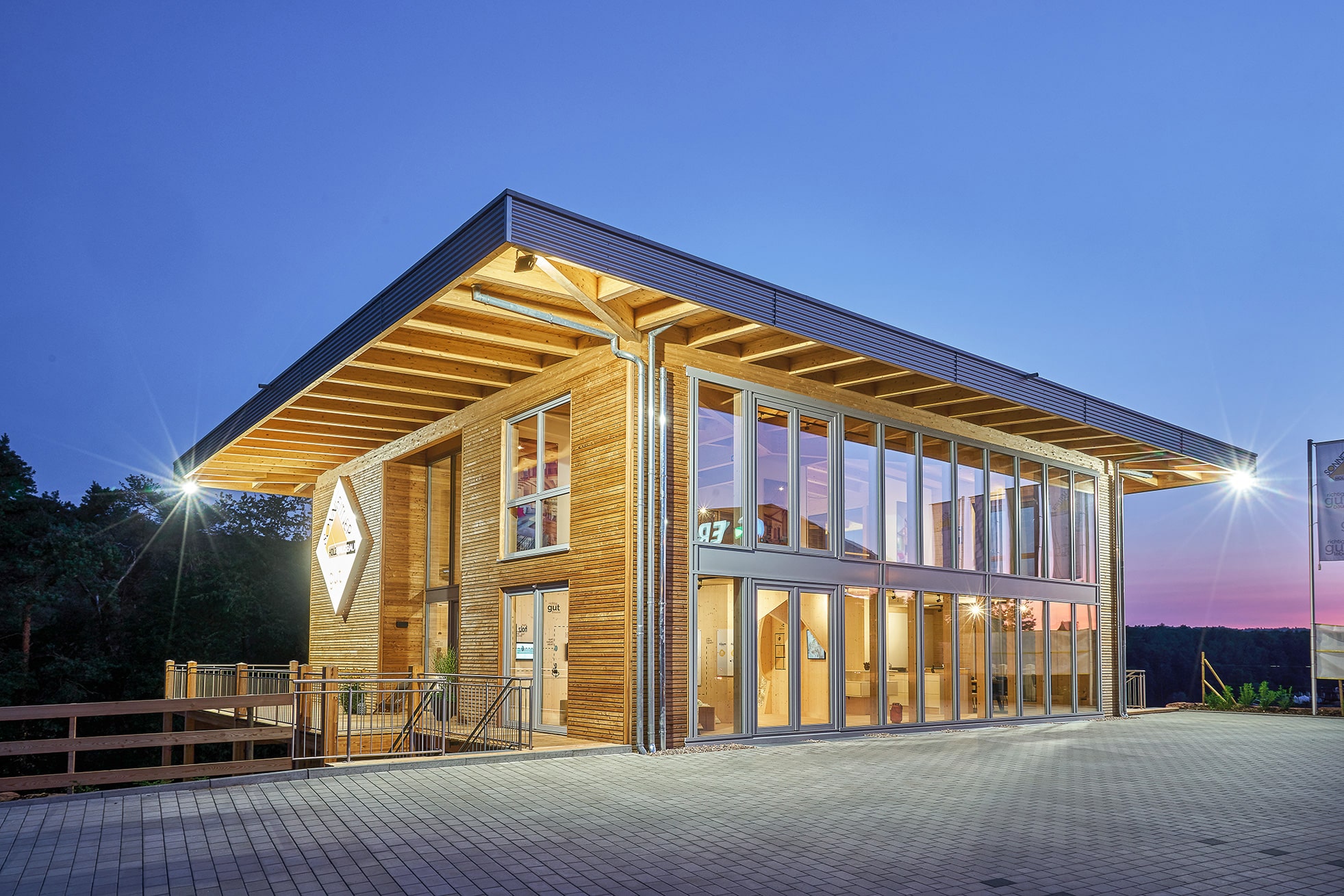 /files/dateien/Allgemeine%20Bilder/Standorte/Sonnleitner-Holzhaus-Kundenzentrum-Wertheim.jpg