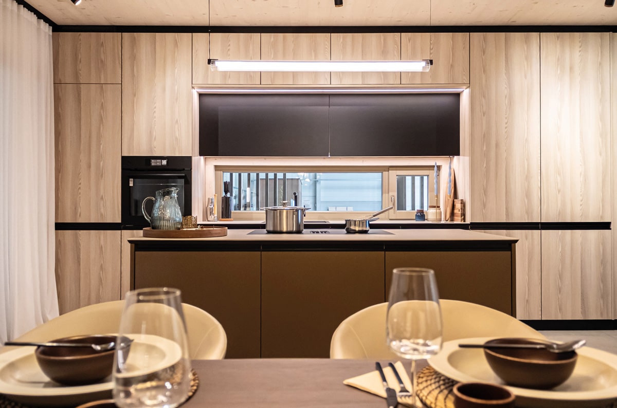 /files/dateien/H%C3%A4user/Elements/Three/modulhaus-holz-designkueche.jpg