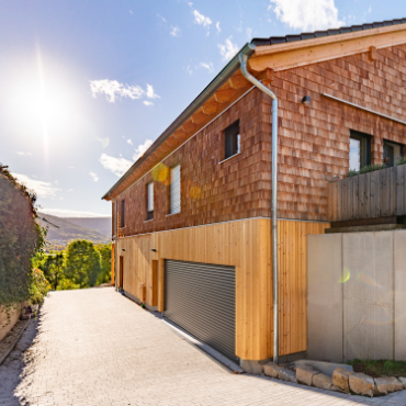 Fassade Holzhaus mit Holzschindeln