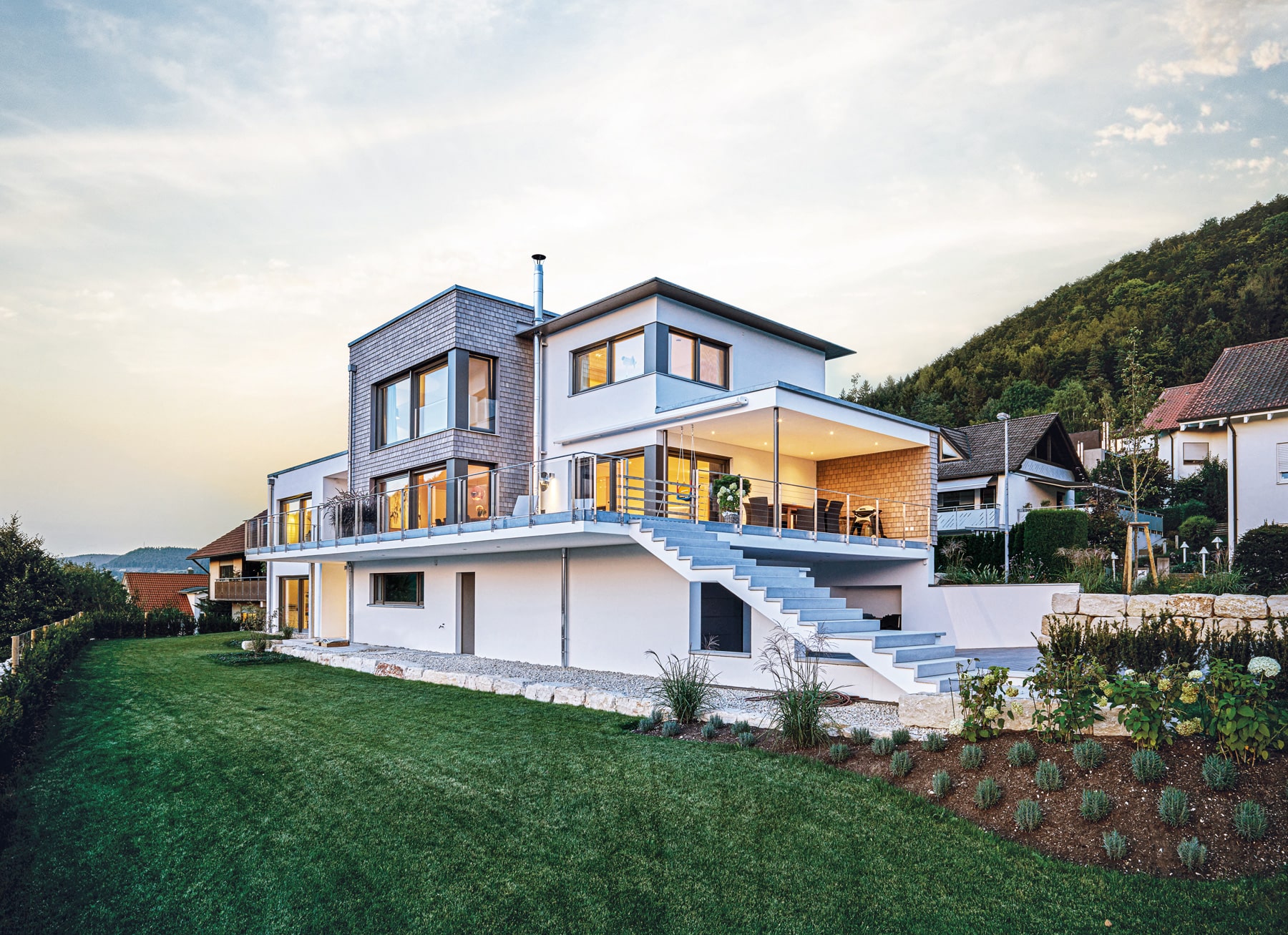 /files/dateien/H%C3%A4user/Foto%20Holzhaus/holzhaus-kubus-holzschindel.jpg