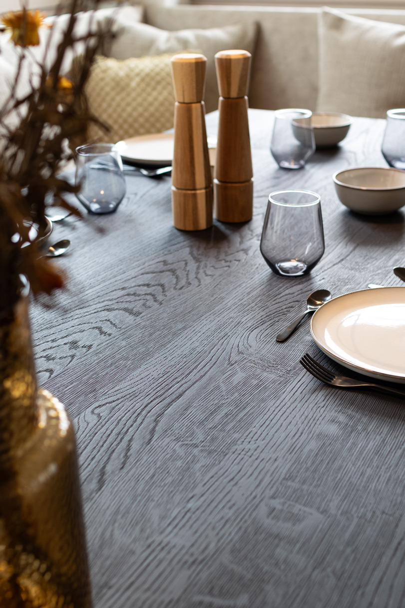 /files/dateien/H%C3%A4user/Interior%20Design/K%C3%BCche%20%26%20Esszimmer/esstisch-schwarz-eiche-holzhaus-esszimmer.jpg