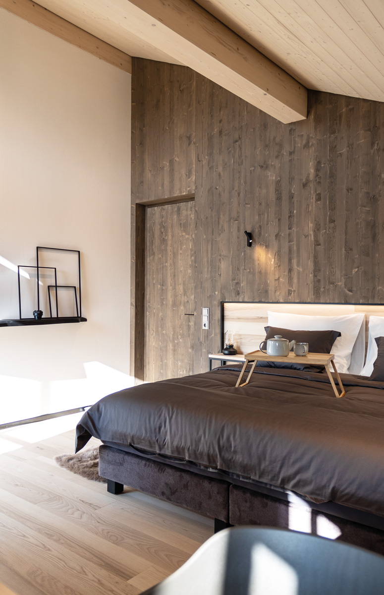 /files/dateien/H%C3%A4user/Interior%20Design/Schlafzimmer%20%26%20Ankleide/Schlafzimmer-Altholz-Modern-Chaletstil.jpg
