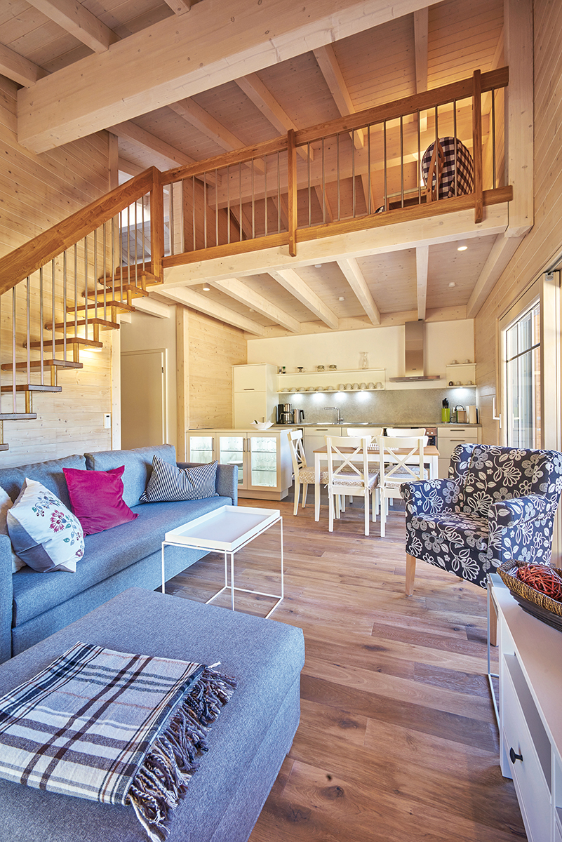/files/dateien/H%C3%A4user/Kundenh%C3%A4user/Alb%20Appartement/maisonette-ferienwohnung-mit-galerie-wohnraum-landhausstil-sichtbalkendecke-alb-appartments.jpg