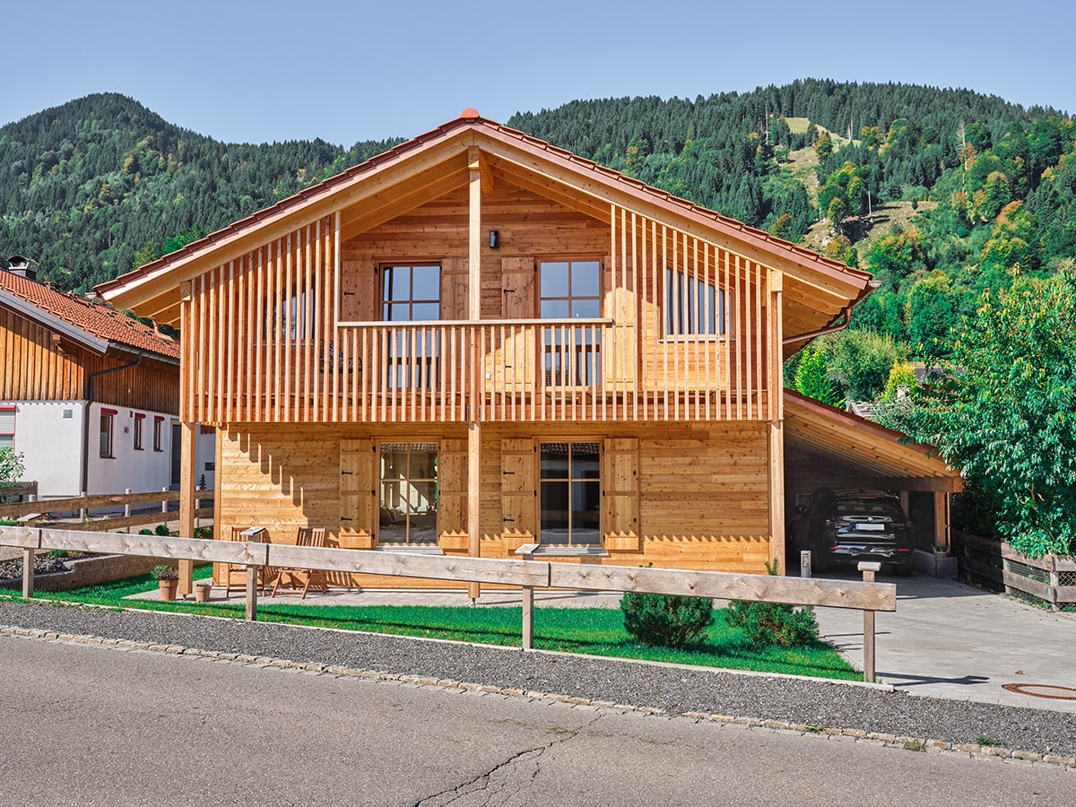 /files/dateien/H%C3%A4user/Kundenh%C3%A4user/Allgaeu/Holzhaus-Allgaeu_Landhaus_Ferienhaus_59-min.jpg
