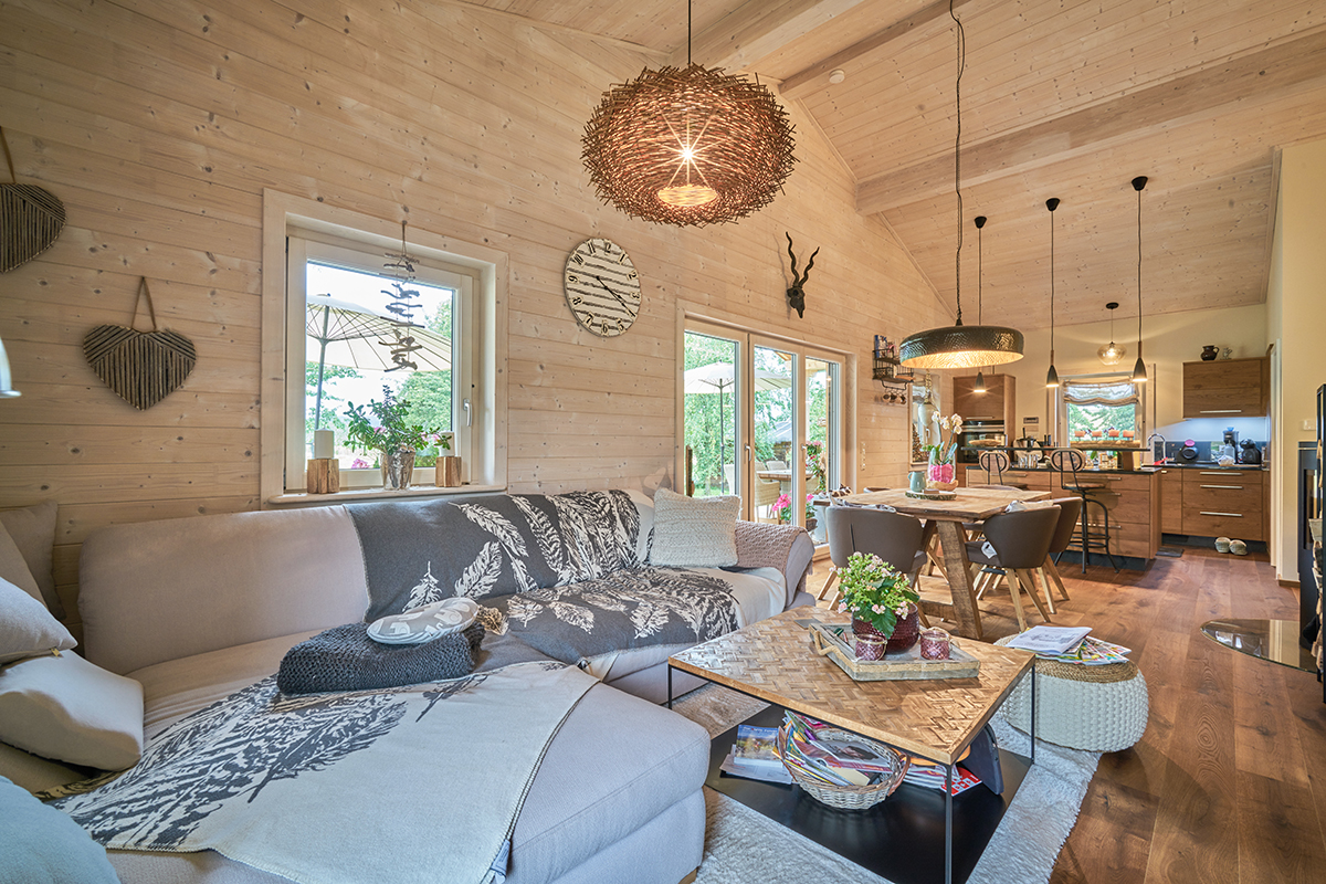 /files/dateien/H%C3%A4user/Kundenh%C3%A4user/Bauer/Galerie/holzbungalow-rechteckig-bauer-wohnzimmer-esszimmer.jpg