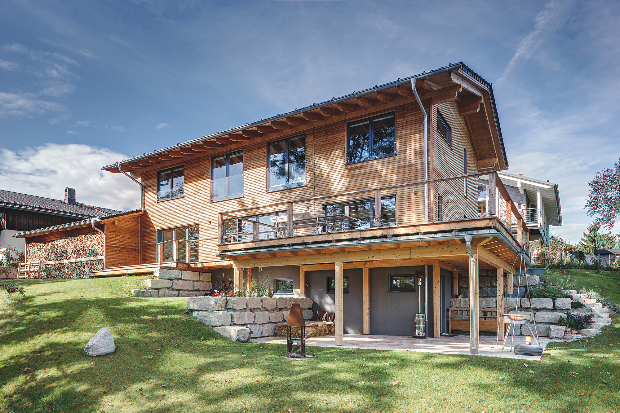 /files/dateien/H%C3%A4user/Kundenh%C3%A4user/Gusto/modernes-holzhaus-gusto-ferienhaus-holzfassade-erhoehte-terrasse-stelzen_head.jpg