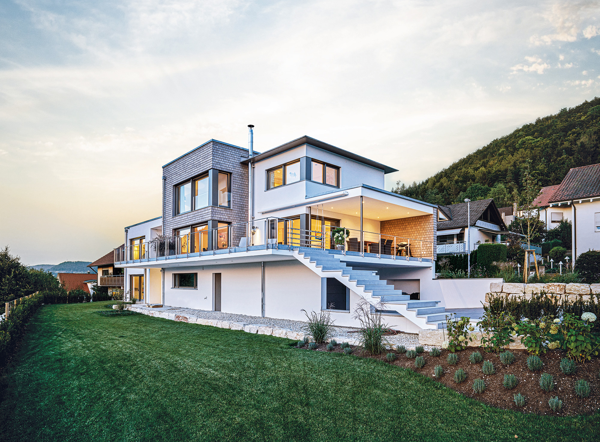/files/dateien/H%C3%A4user/Kundenh%C3%A4user/Kornfeld/kubushaus-bauhausstil-holz-kornfeld.jpg