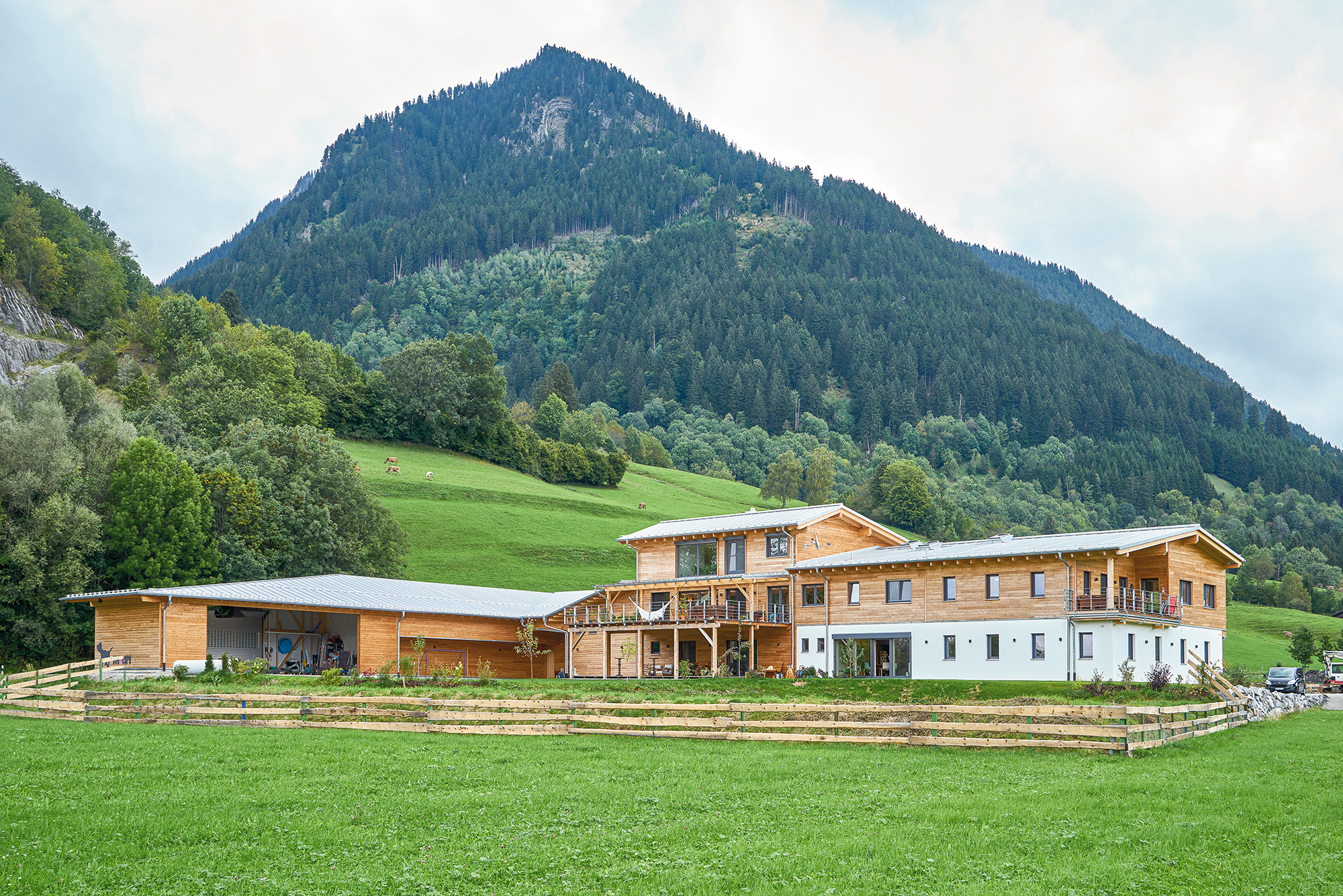 /files/dateien/H%C3%A4user/Kundenh%C3%A4user/Lerchenfeld/gewerbebau-holz-wohnungsbau-praxis-lerchenfeld.jpg