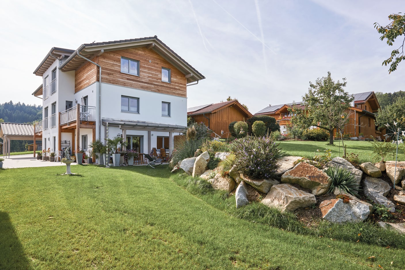 Dreifamilienhaus mit großem Garten und überdachter Terrasse
