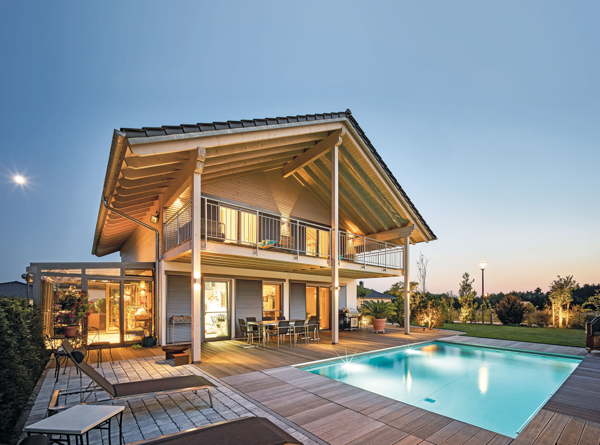 /files/dateien/H%C3%A4user/Kundenh%C3%A4user/Niederhofer/modernes-holzhaus-niederhofer-pool-terrasse.jpg