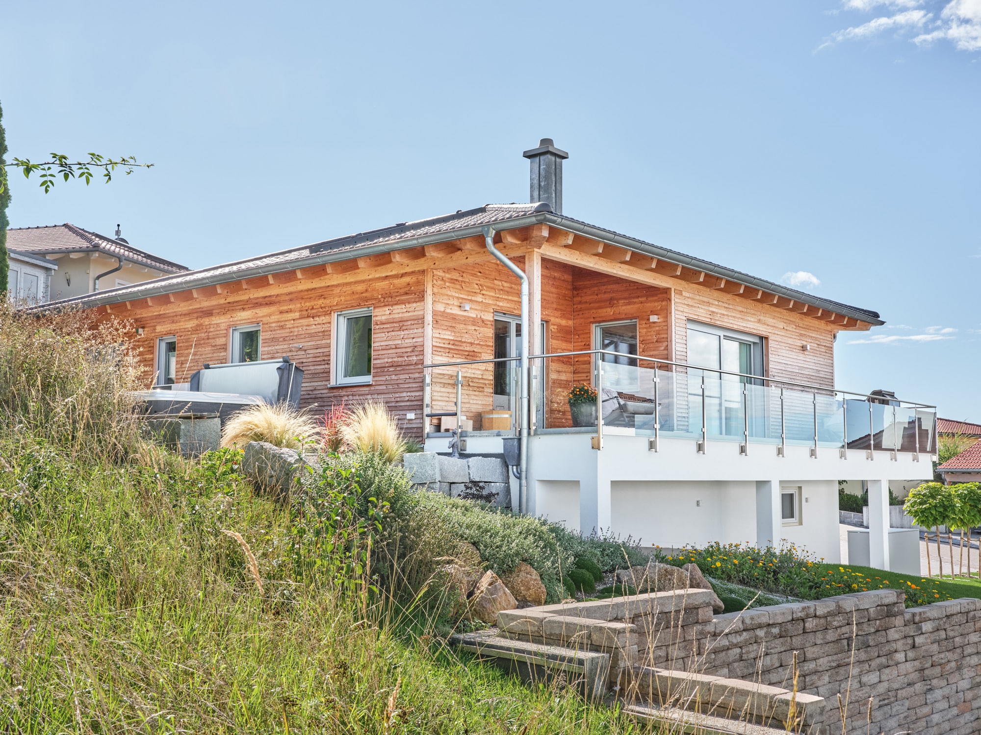 /files/dateien/H%C3%A4user/Kundenh%C3%A4user/Pfarrkirchen/Holzhaus-Pfarrkirchen_Bungalow_Hang_53_2000-min.jpg