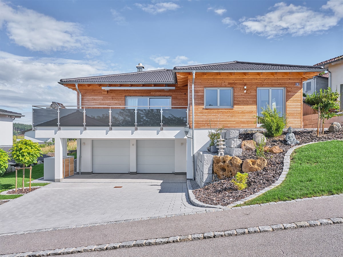/files/dateien/H%C3%A4user/Kundenh%C3%A4user/Pfarrkirchen/Massivholzhaus-Pfarrkirchen_Bungalow_Hanghaus_Laerche_47-min.jpg