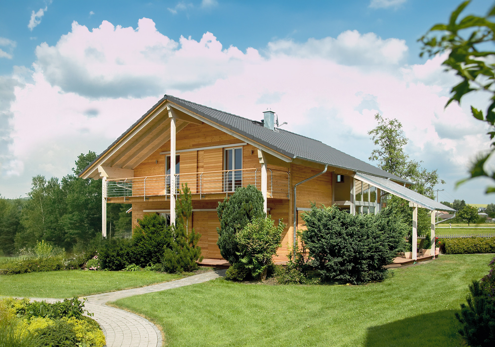 /files/dateien/H%C3%A4user/Kundenh%C3%A4user/Rosenheim/holzhaus-rosenheim-sonnleitner-tradition-moderne-laerchenholz-putz.jpg