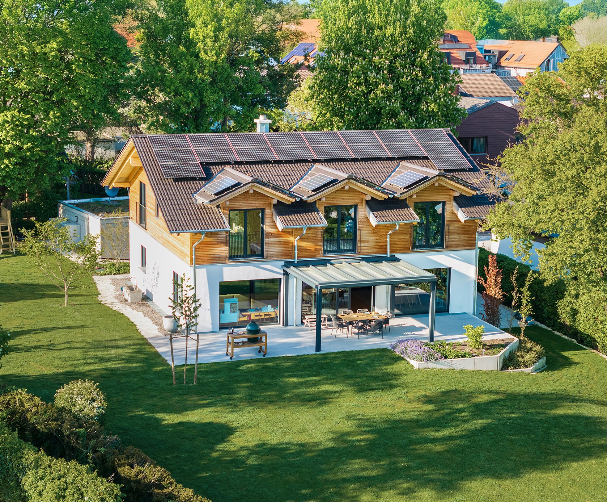 Holzhaus Tübingen im modernen Landhausstil mit 5 Quergiebel