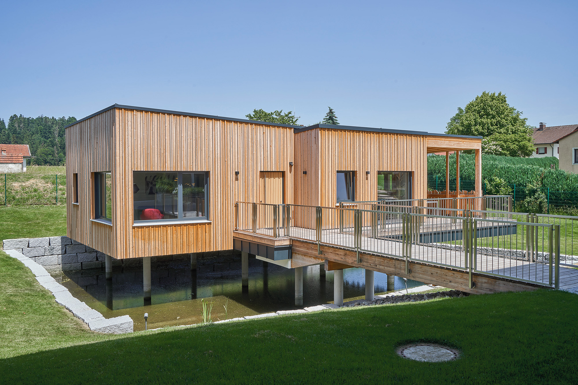 /files/dateien/H%C3%A4user/Kundenh%C3%A4user/Unterreiner/Baumhaus/baumhaus-bungalow-auf-stelzen-gewerbebau-holz-unterreiner-erholungszone.jpg