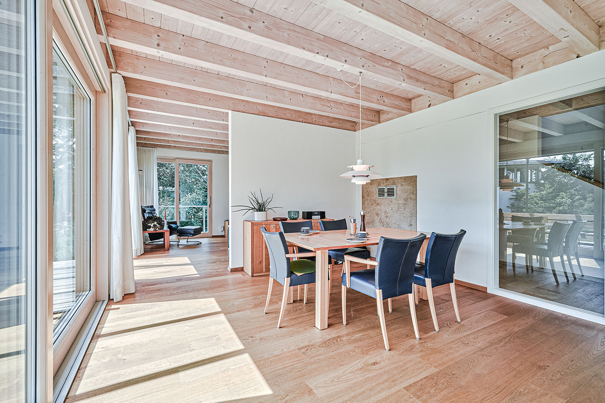 /files/dateien/H%C3%A4user/Kundenh%C3%A4user/Velden/architektenhaus-oekohaus-velden-offener-wohn-und-essbereich.jpg