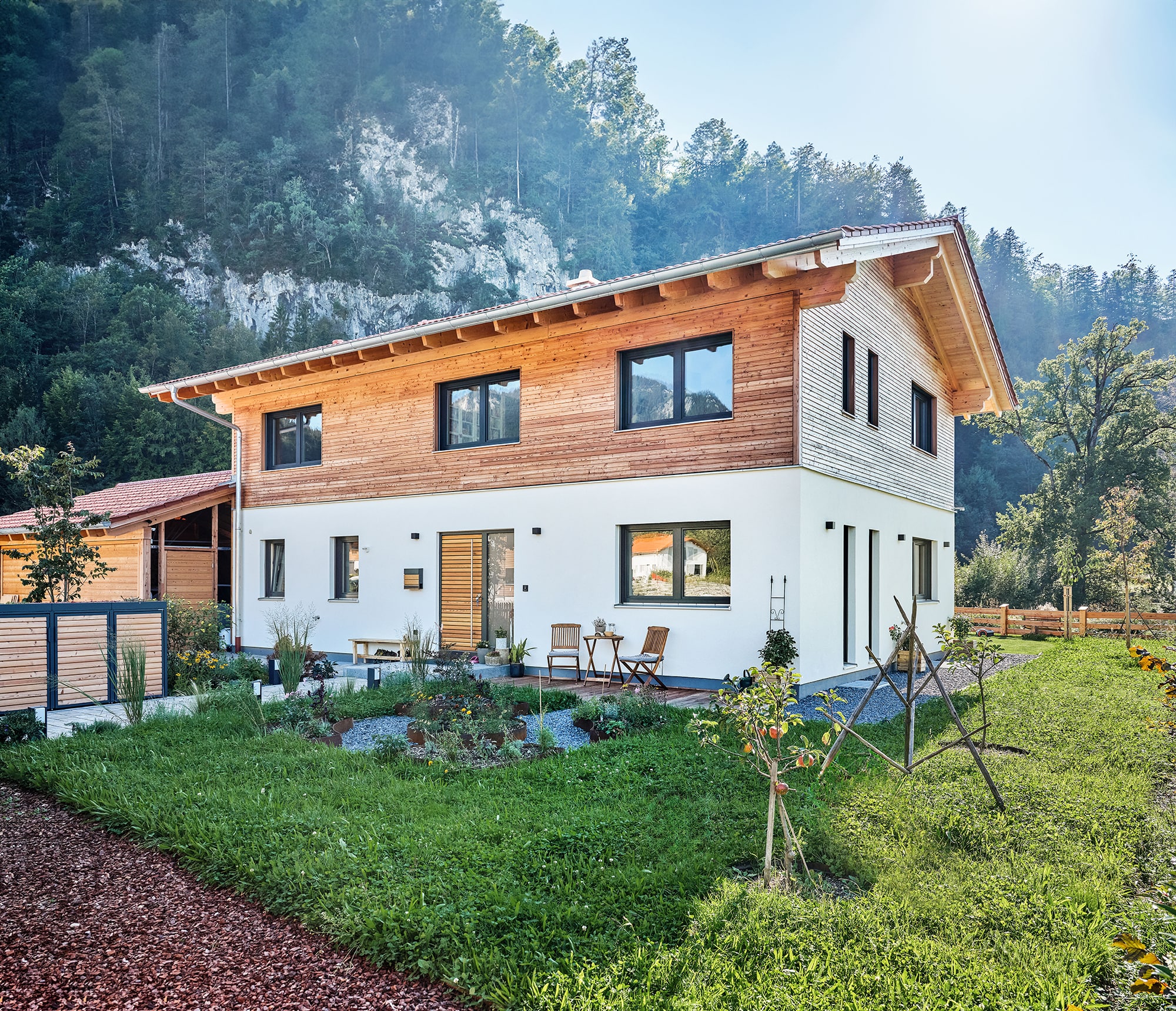 zeitlos schönes Einfamilienhaus mit Lärchen- und Putzfassade