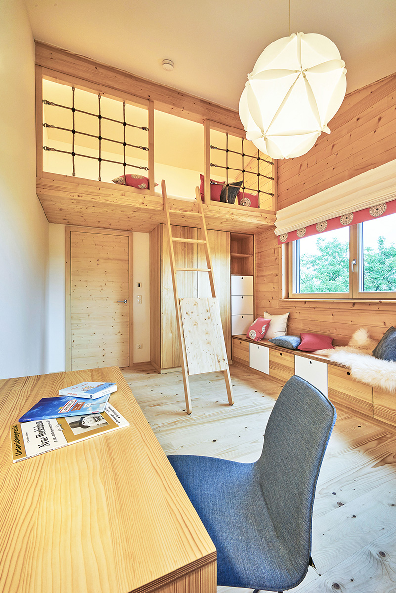 /files/dateien/H%C3%A4user/Musterh%C3%A4user/Musterhaus%20Casa%20Vita/konzepthaus-casa-vita-kinderzimmer-hochbett-deckenhoch.jpg