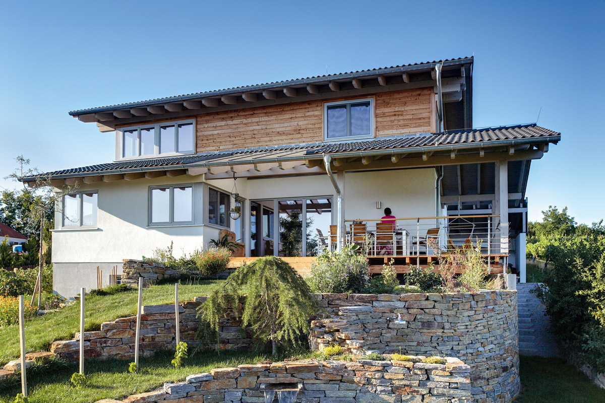 /files/dateien/H%C3%A4user/Musterh%C3%A4user/Musterhaus%20Casa%20Vita/musterhaus-casavita-fassade-holz-putz-klassisch.jpg